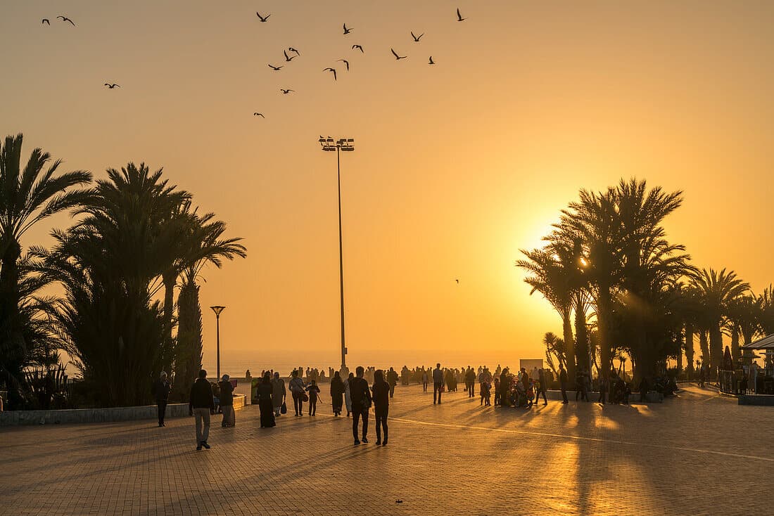 Promenade d'Agadir au coucher du soleil