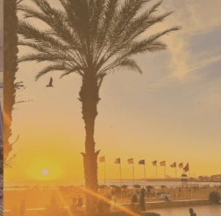 Promenade d'Agadir au coucher du soleil